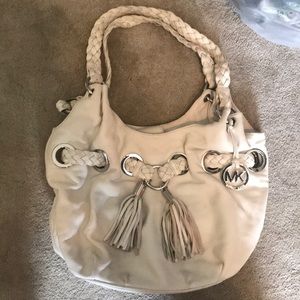WHITE HOBO MICHAEL KORS BAG